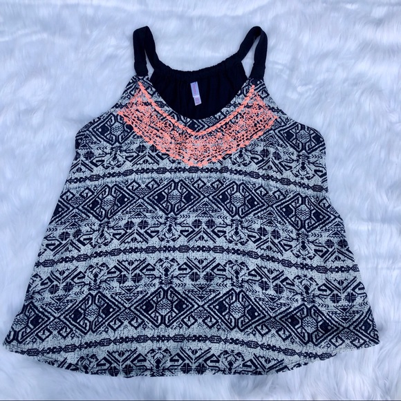 Xhilaration Tops - Xhileration Aztec print tank top w bright detail